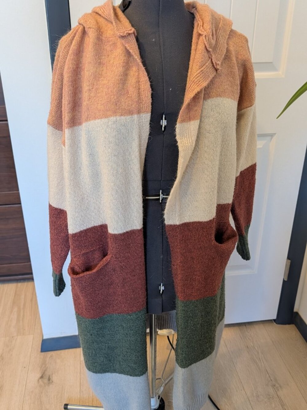 Easel Los Angeles Colorblock Hooded Cardigan – Size Large